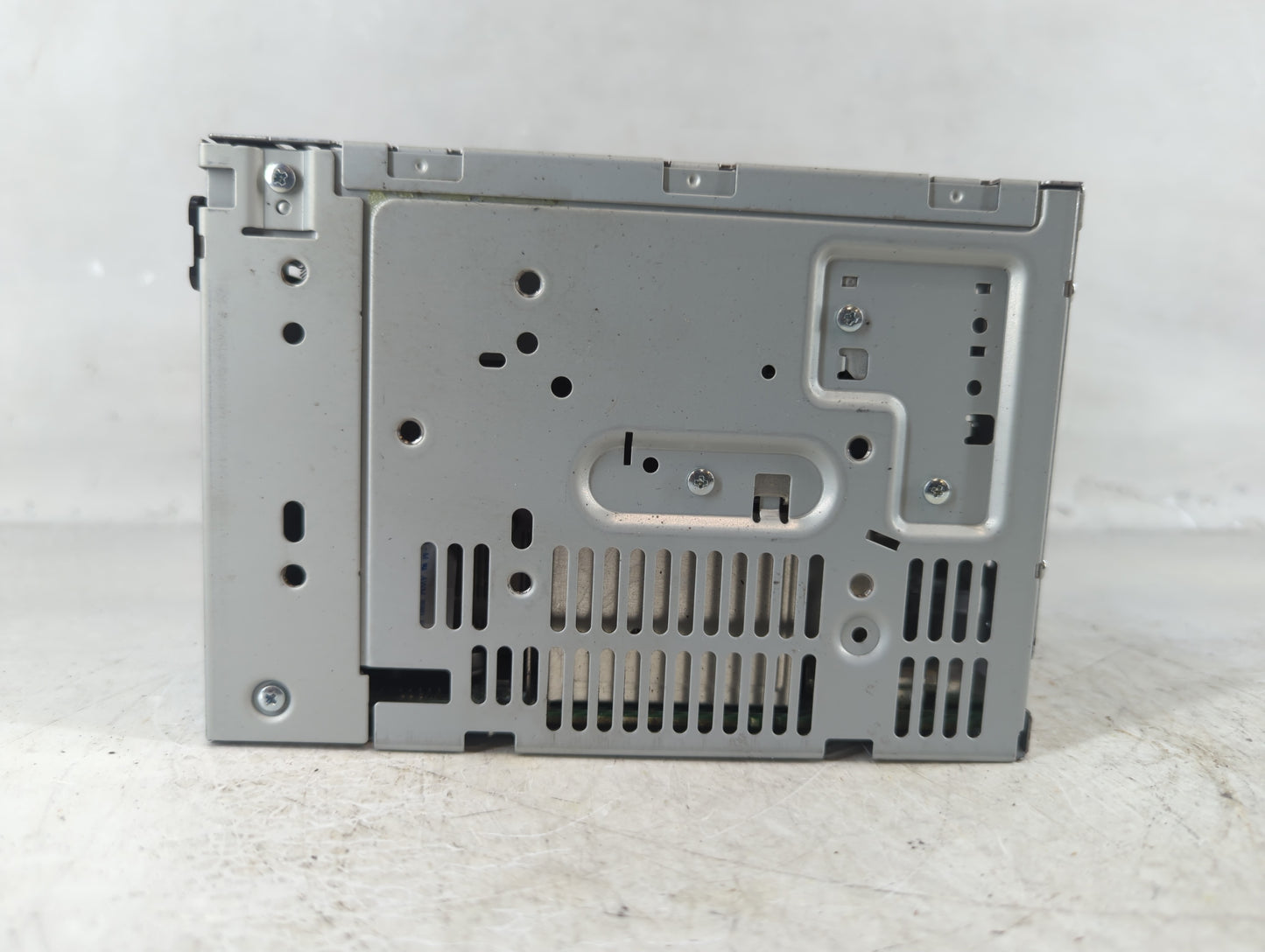 2011-2012 Ford Fusion Radio AM FM Cd Player Receiver Replacement P/N:BE5T-18D822-AB Fits Fits 2011 2012 OEM Used Auto Parts 