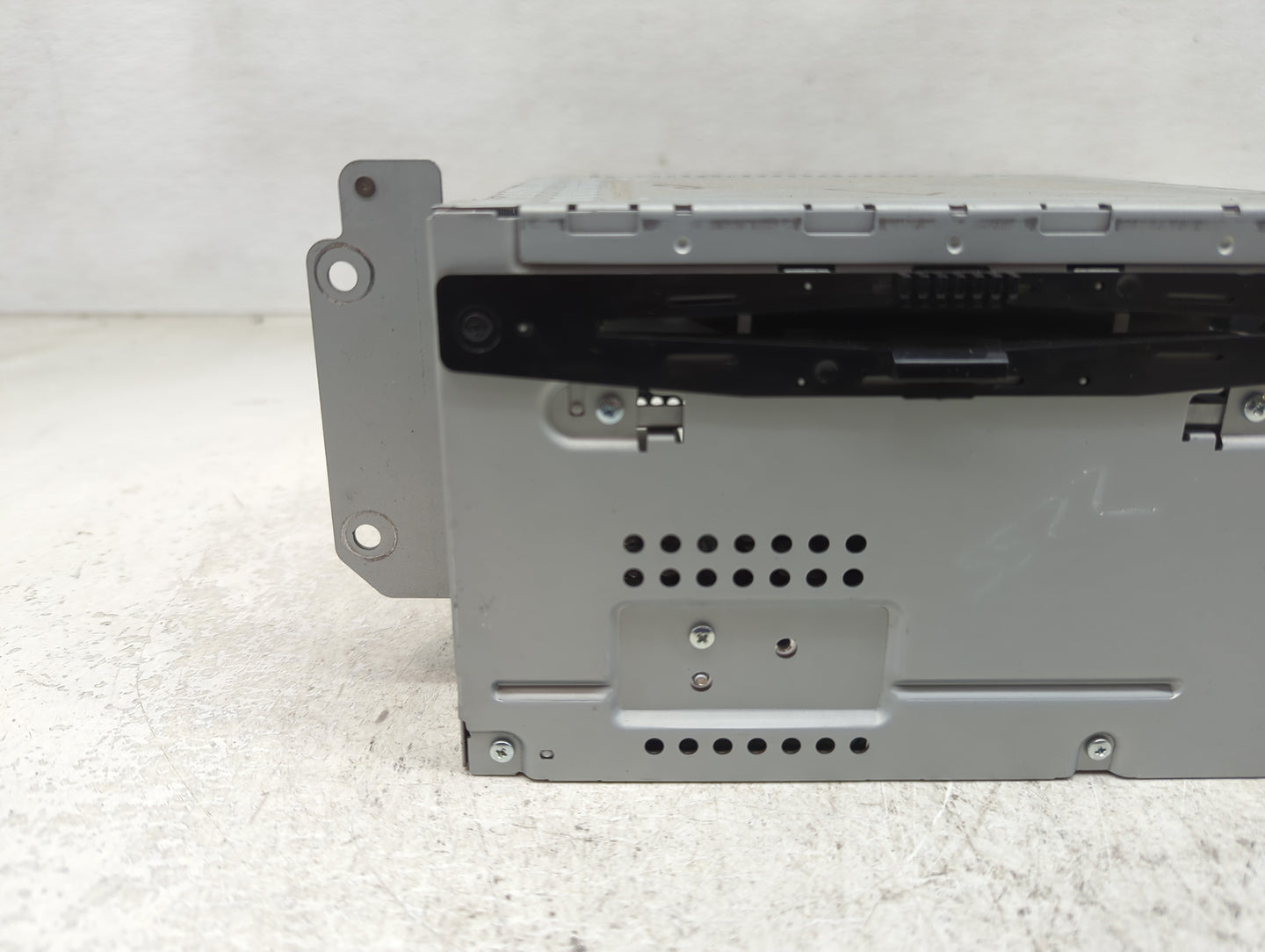 2011-2012 Ford Fusion Radio AM FM Cd Player Receiver Replacement P/N:BE5T-18D822-AB Fits Fits 2011 2012 OEM Used Auto Parts 