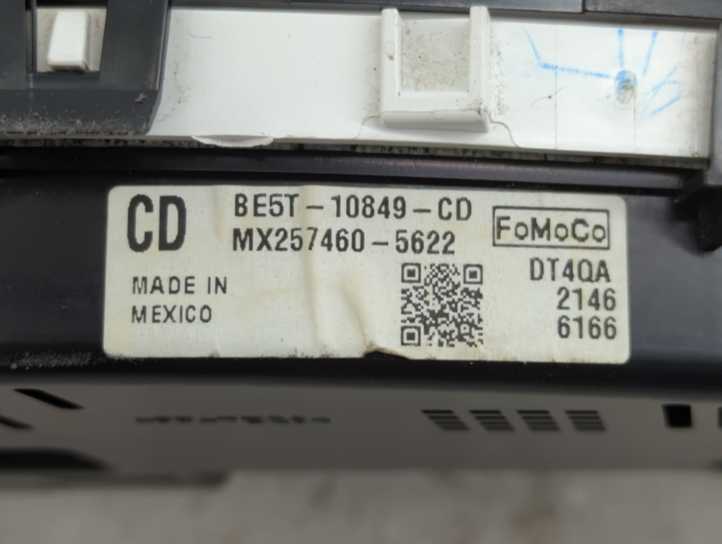 2011-2012 Ford Fusion Instrument Cluster Speedometer Gauges P/N:MX257460-5622 BE5T-10849-CD Fits Fits 2011 2012 OEM Used Aut