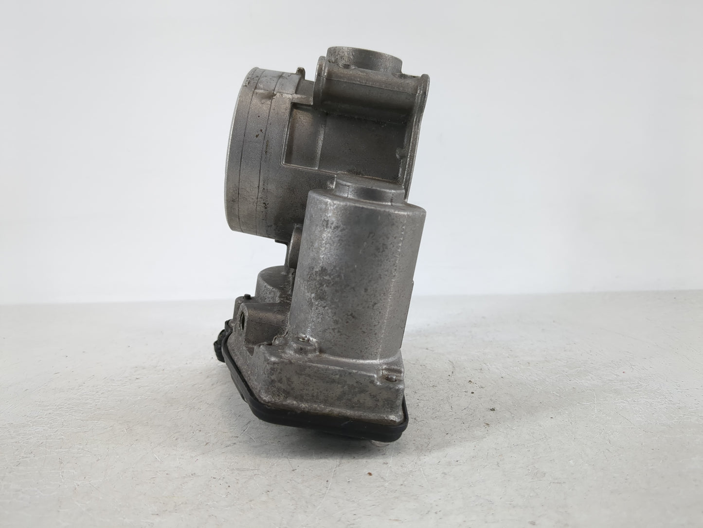 2010-2012 Ford Fusion Throttle Body P/N:DS7E-AG 9L8E-BF Fits Fits 2009 2010 2011 2012 OEM Used Auto Parts - Oemusedautoparts