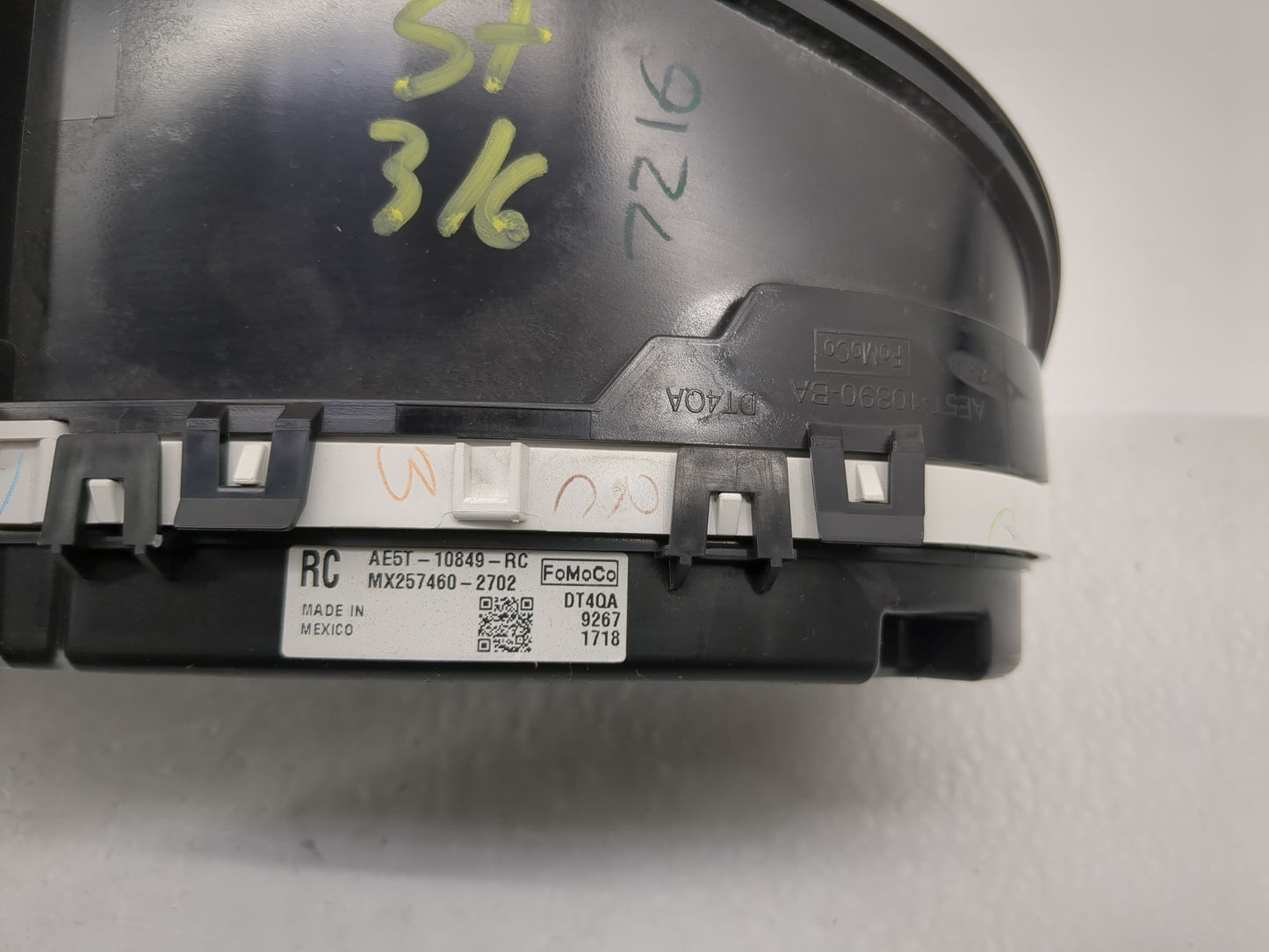 2011-2012 Ford Fusion Instrument Cluster Speedometer Gauges P/N:MX257460-2702 AE5T-10849-RC Fits Fits 2011 2012 OEM Used Aut