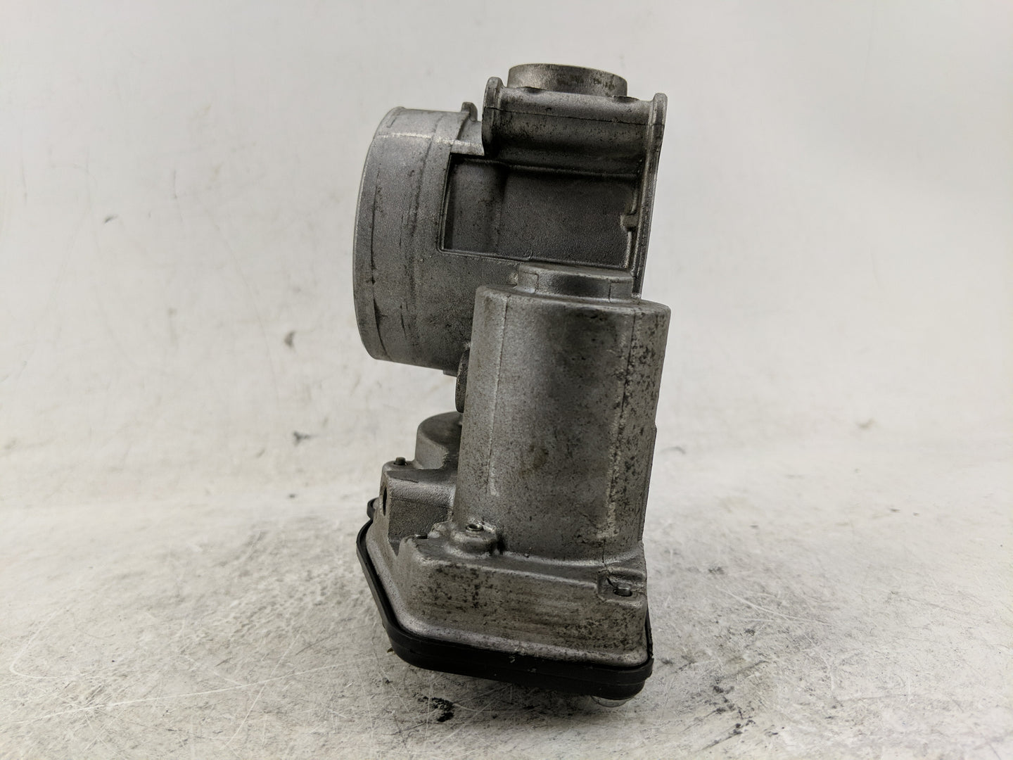 2010-2012 Ford Fusion Throttle Body P/N:D57E-9F991-AD Fits Fits 2009 2010 2011 2012 OEM Used Auto Parts - Oemusedautoparts1.