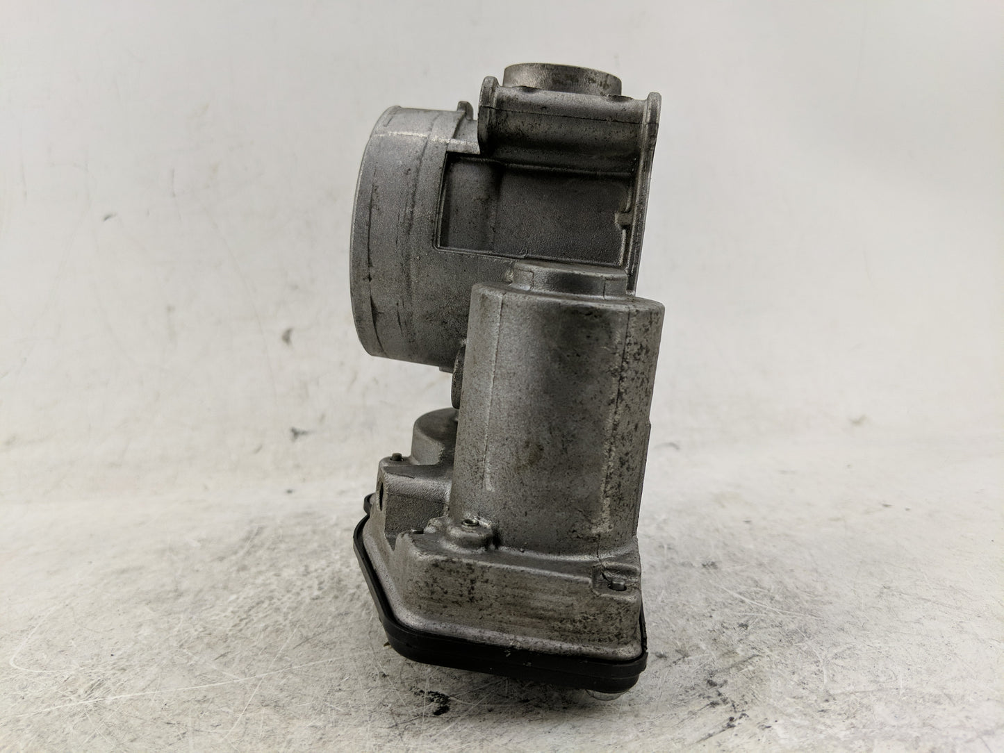 2010-2012 Ford Fusion Throttle Body P/N:D57E-9F991-AD Fits Fits 2009 2010 2011 2012 OEM Used Auto Parts - Oemusedautoparts1.