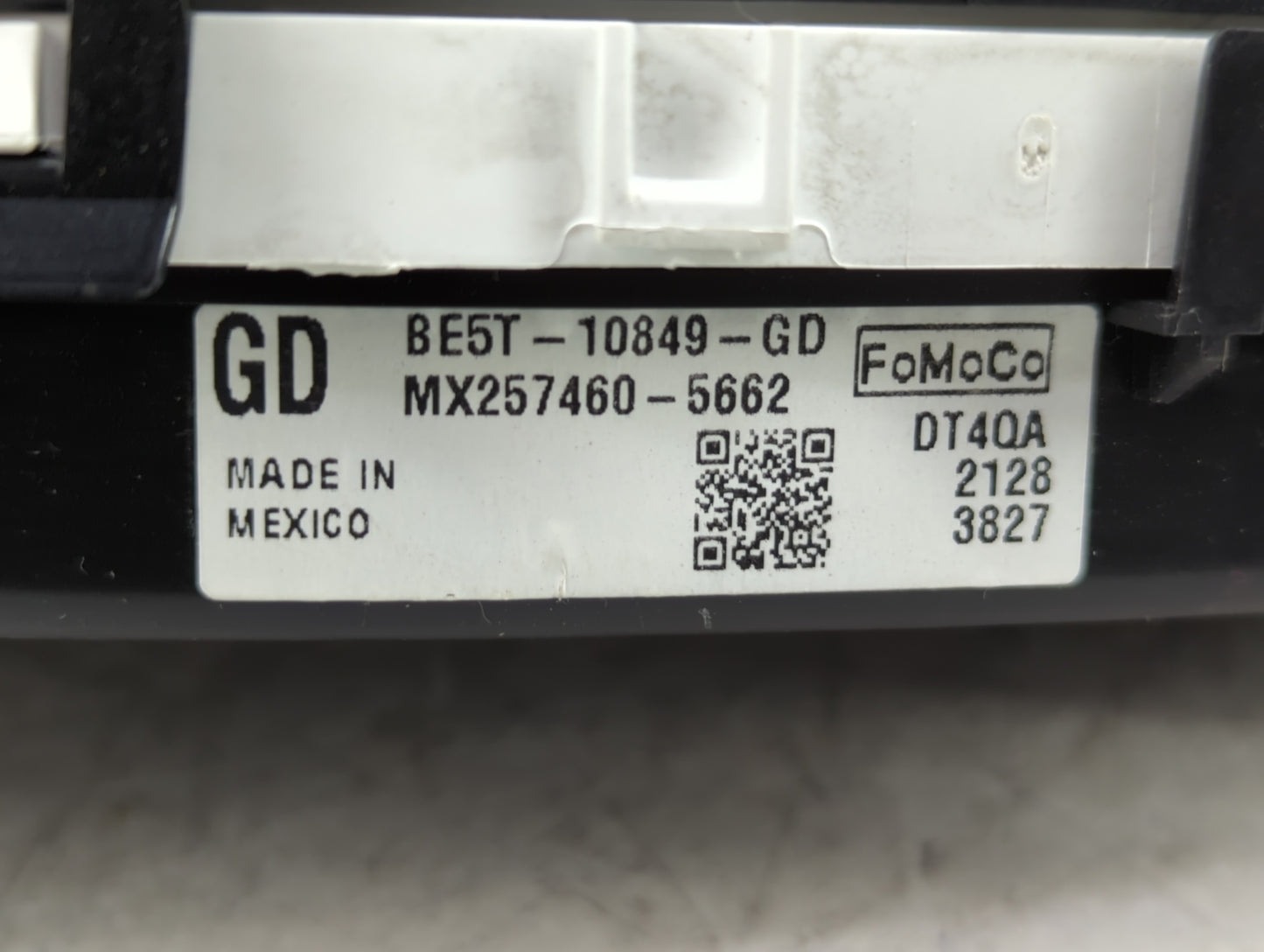 2011-2012 Ford Fusion Instrument Cluster Speedometer Gauges P/N:BE5T-10849-GD Fits Fits 2011 2012 OEM Used Auto Parts - Oemu