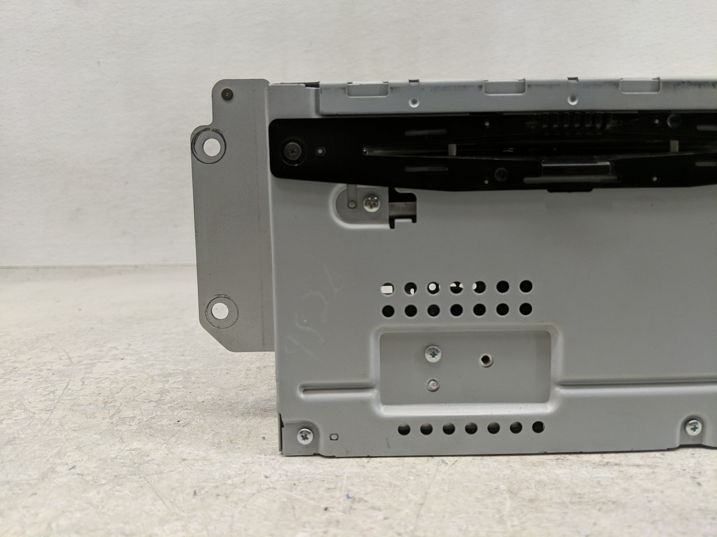 2010-2012 Ford Fusion Radio AM FM Cd Player Receiver Replacement P/N:BE5T-19C157-AB Fits Fits 2010 2011 2012 OEM Used Auto P
