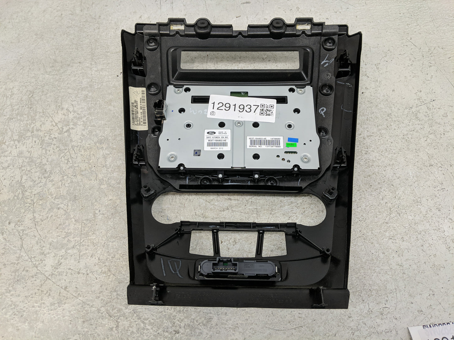 2010-2012 Ford Fusion Radio Control Panel - Oemusedautoparts1.com