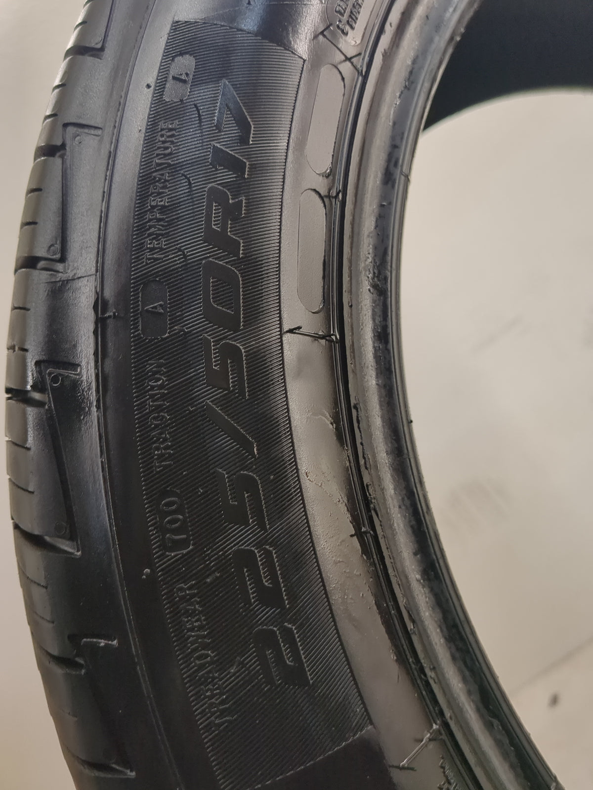 Used Tire 225/50R17 MASTERCRAFT COURSER QUEST 98V - Tread Depth 12/32 - Oemusedautoparts1.com