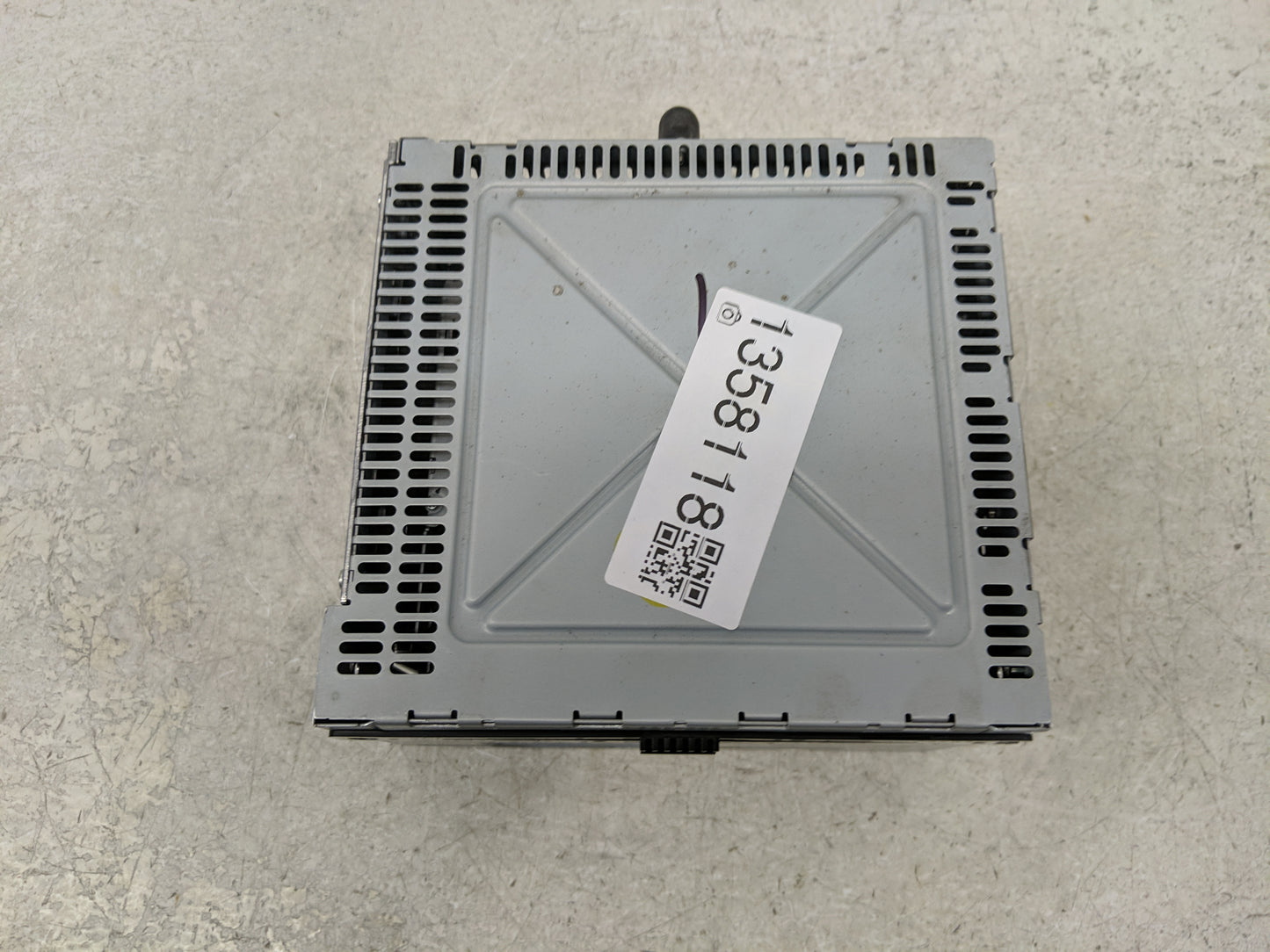 2011-2012 Ford Fusion Radio AM FM Cd Player Receiver Replacement P/N:BE5T-19C157-AB Fits Fits 2011 2012 OEM Used Auto Parts 