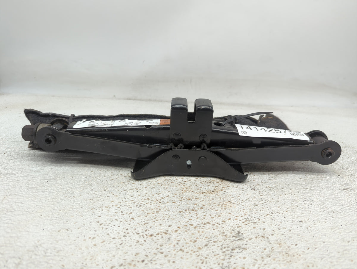 2012 Ford Fusion Spare Scissor Car Jack 1414257 - Oemusedautoparts1.com