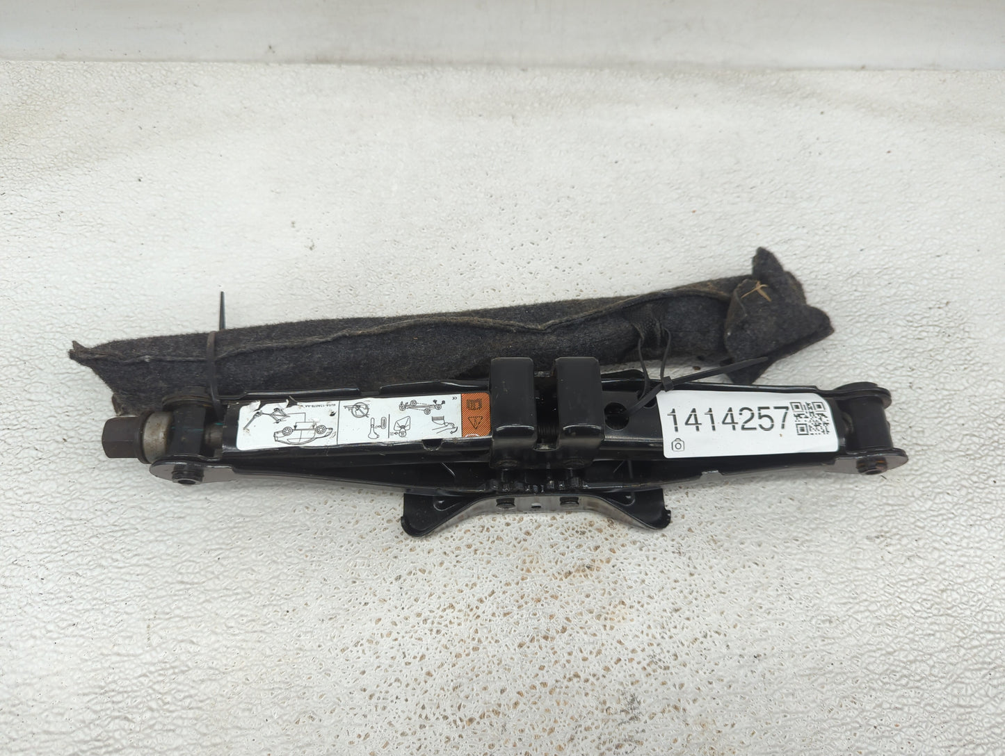 2012 Ford Fusion Spare Scissor Car Jack - Oemusedautoparts1.com