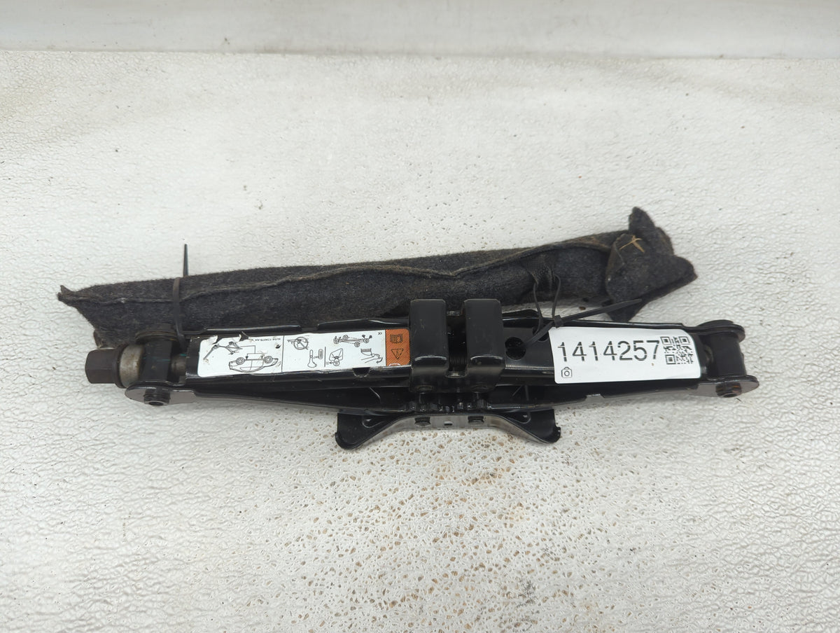 2012 Ford Fusion Spare Scissor Car Jack 1414257 - Oemusedautoparts1.com