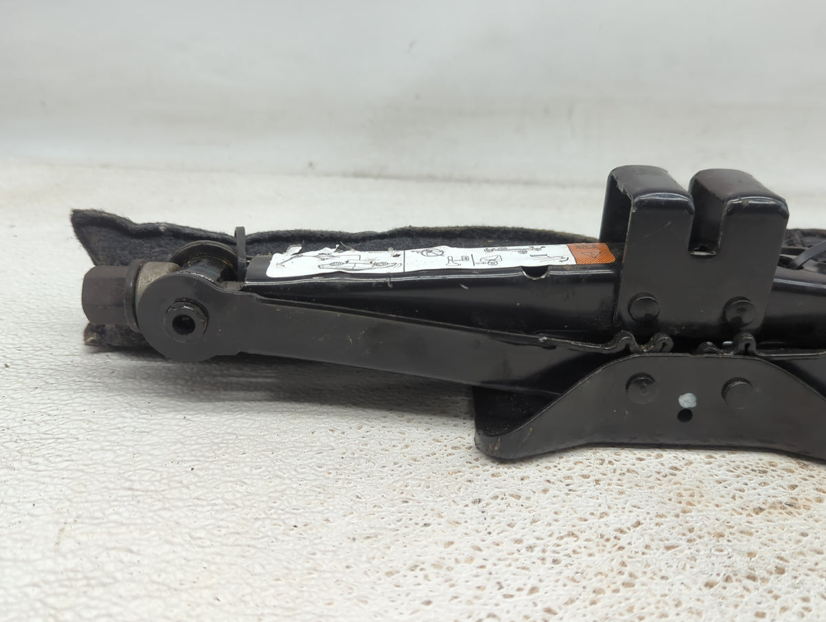 2012 Ford Fusion Spare Scissor Car Jack 1414257 - Oemusedautoparts1.com