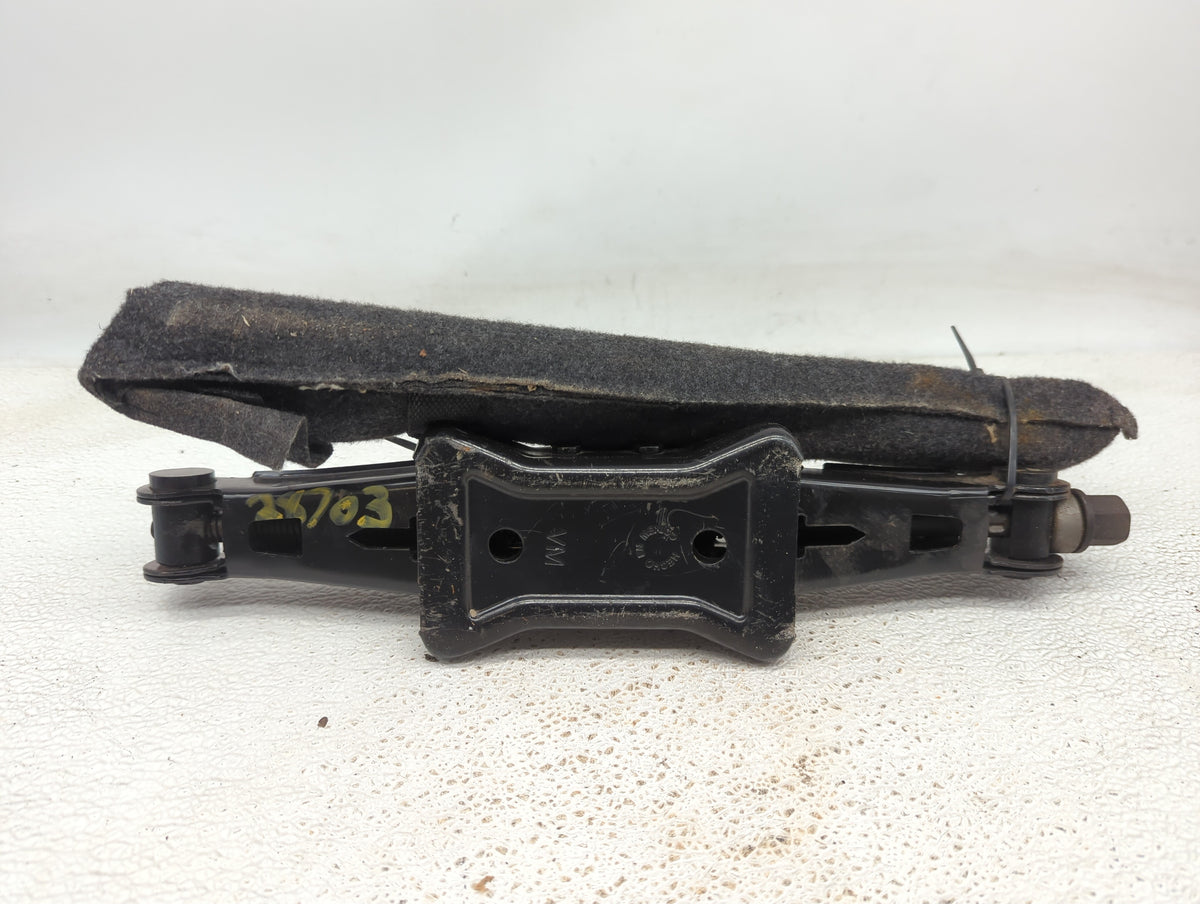 2012 Ford Fusion Spare Scissor Car Jack 1414257 - Oemusedautoparts1.com