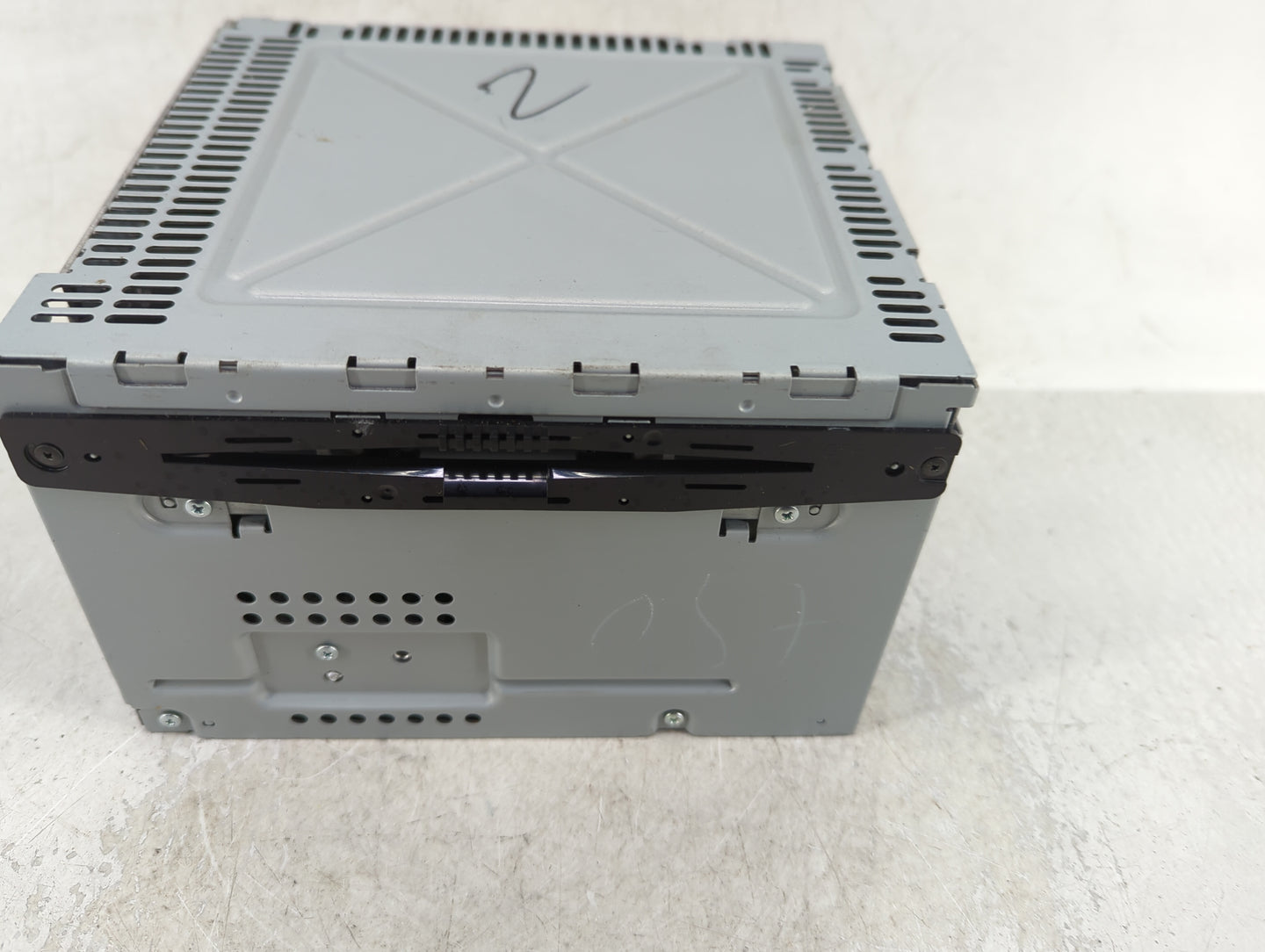 2011-2012 Ford Fusion Radio AM FM Cd Player Receiver Replacement P/N:BE5T-18D822-AB Fits Fits 2011 2012 OEM Used Auto Parts 