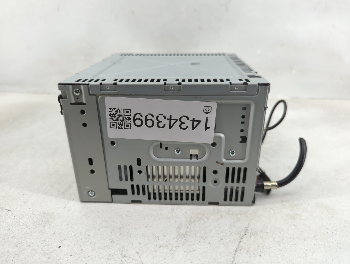 2011-2012 Ford Fusion Radio AM FM Cd Player Receiver Replacement P/N:BE5T-18D822-AB Fits Fits 2011 2012 OEM Used Auto Parts 