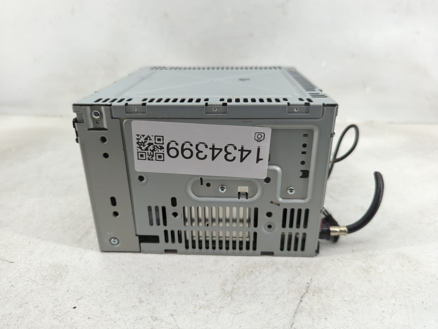 2011-2012 Ford Fusion Radio AM FM Cd Player Receiver Replacement P/N:BE5T-18D822-AB Fits Fits 2011 2012 OEM Used Auto Parts 