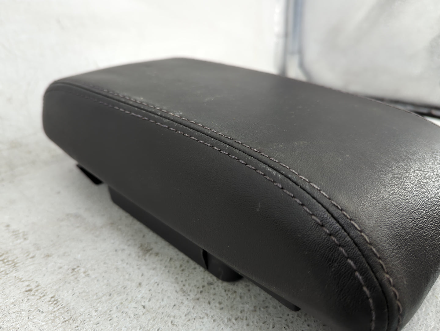 2012 Ford Fusion Center Console Armrest Cover Lid P/N:6E53-54045C74-AA 6E53-5406050-AA Fits OEM Used Auto Parts - Oemusedaut