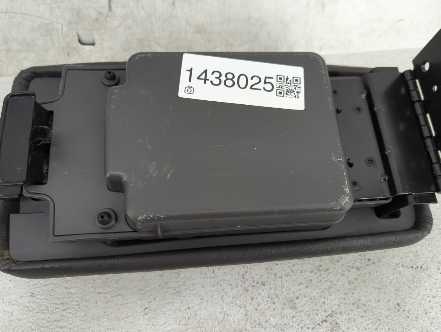 2012 Ford Fusion Center Console Armrest Cover Lid P/N:6E53-54045C74-AA 6E53-5406050-AA Fits OEM Used Auto Parts - Oemusedaut