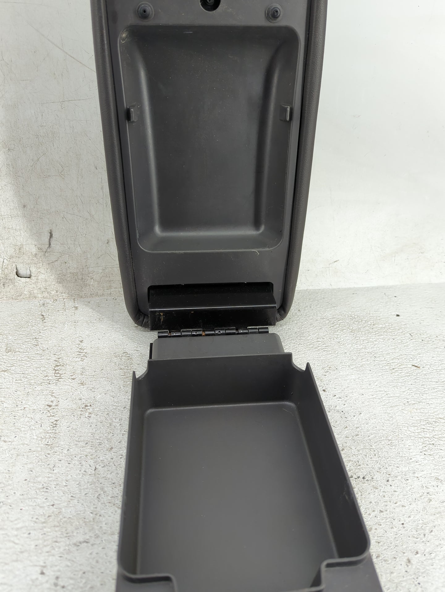 2012 Ford Fusion Center Console Armrest Cover Lid P/N:6E53-54045C74-AA 6E53-5406050-AA Fits OEM Used Auto Parts - Oemusedaut