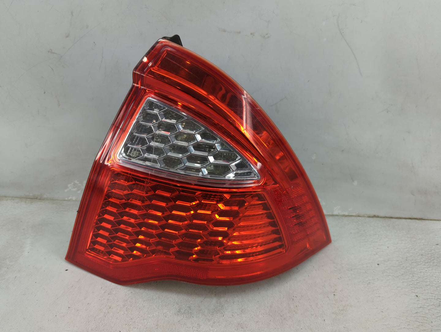 2010-2012 Ford Fusion Tail Light Assembly Passenger Right OEM P/N:9E53-13B504-A Fits Fits 2010 2011 2012 OEM Used Auto Parts