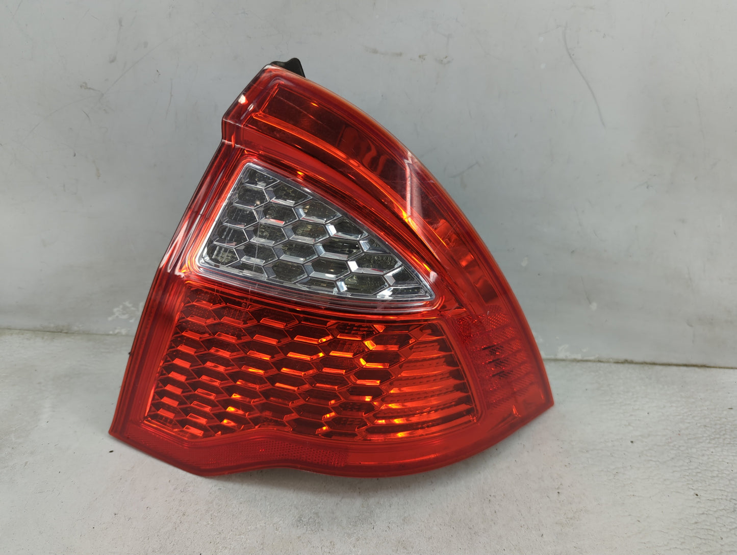 2010-2012 Ford Fusion Tail Light Assembly Passenger Right OEM P/N:9E53-13B504-A Fits Fits 2010 2011 2012 OEM Used Auto Parts