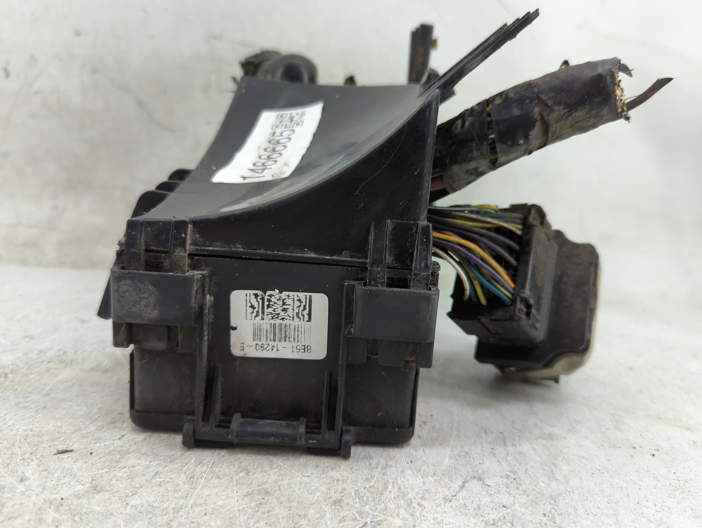2010-2012 Ford Fusion Fusebox Fuse Box Panel Relay Module P/N:BE5T-14290-E Fits Fits 2010 2011 2012 OEM Used Auto Parts - Oe