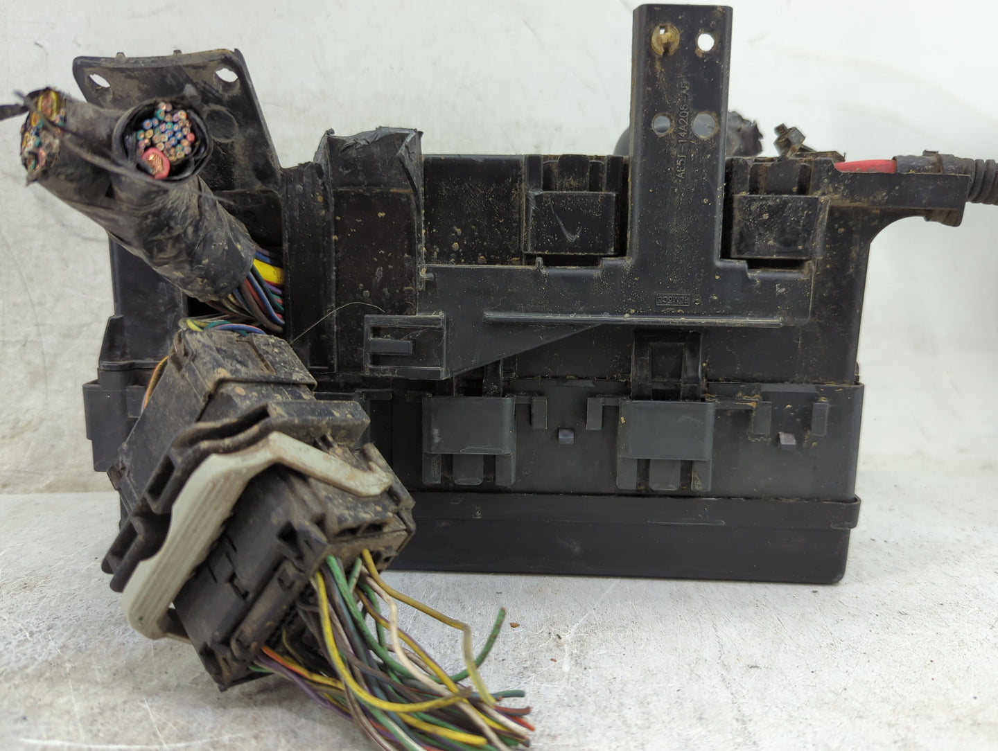 2010-2012 Ford Fusion Fusebox Fuse Box Panel Relay Module P/N:BE5T-14290-E Fits Fits 2010 2011 2012 OEM Used Auto Parts - Oe