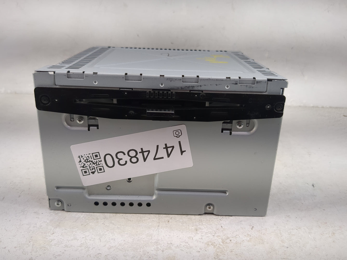 2011-2012 Ford Fusion Radio AM FM Cd Player Receiver Replacement P/N:BE5T-18D822-AB Fits Fits 2011 2012 OEM Used Auto Parts 
