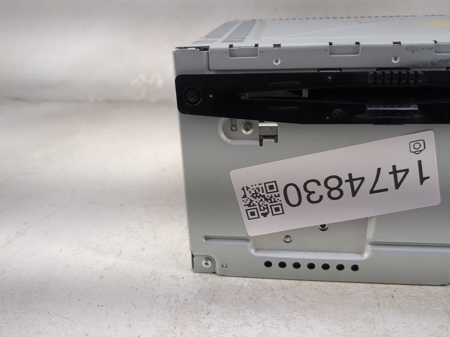 2011-2012 Ford Fusion Radio AM FM Cd Player Receiver Replacement P/N:BE5T-18D822-AB Fits Fits 2011 2012 OEM Used Auto Parts 