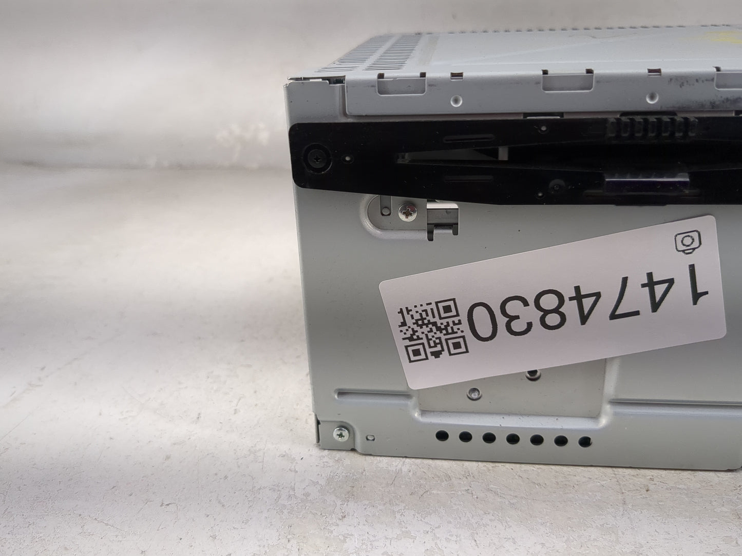 2011-2012 Ford Fusion Radio AM FM Cd Player Receiver Replacement P/N:BE5T-18D822-AB Fits Fits 2011 2012 OEM Used Auto Parts 