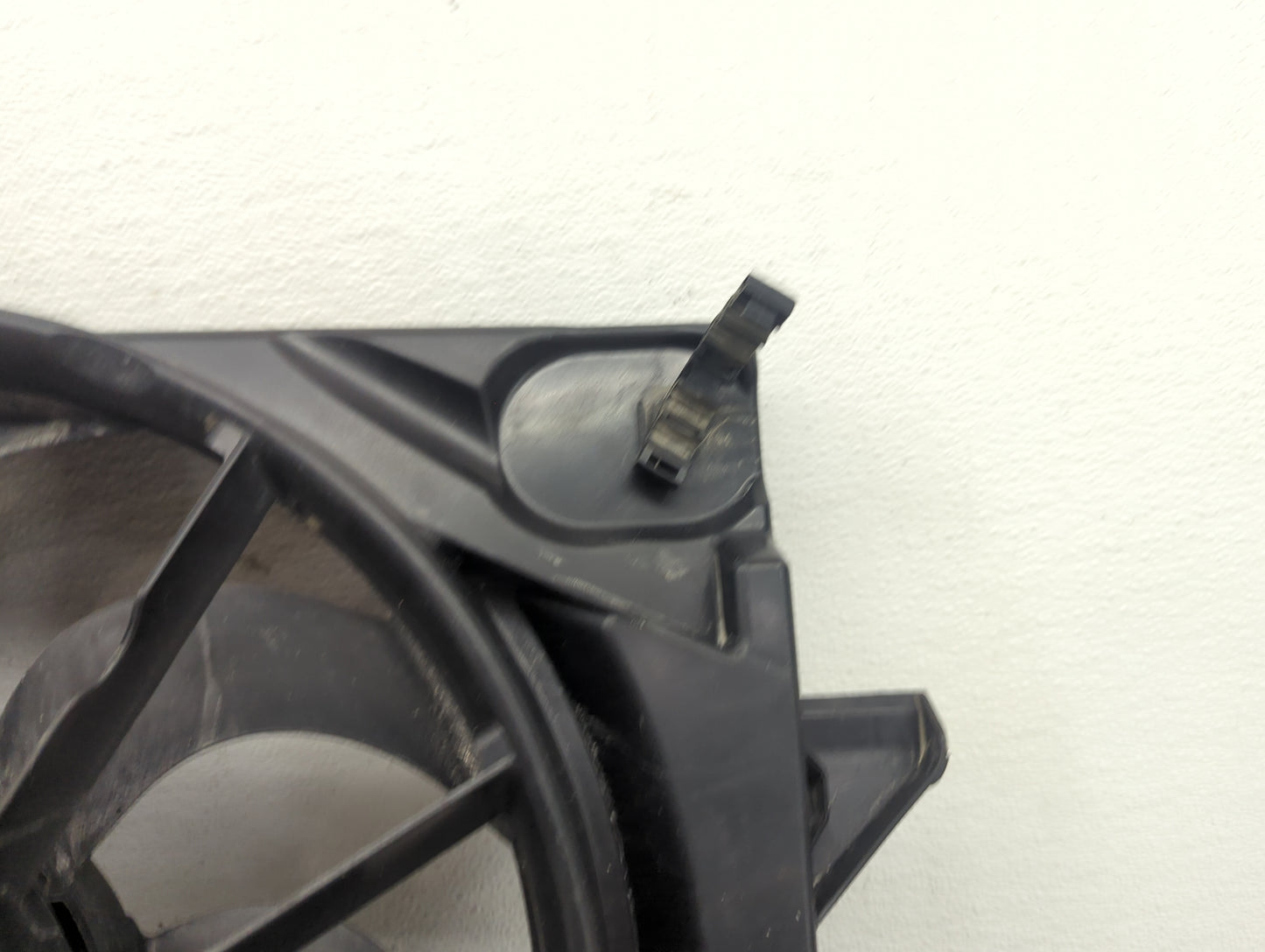 2012 Ford Fusion Electric Radiator Cooling Fan Motor Assembly Fits OEM Used Auto Parts - Oemusedautoparts1.com