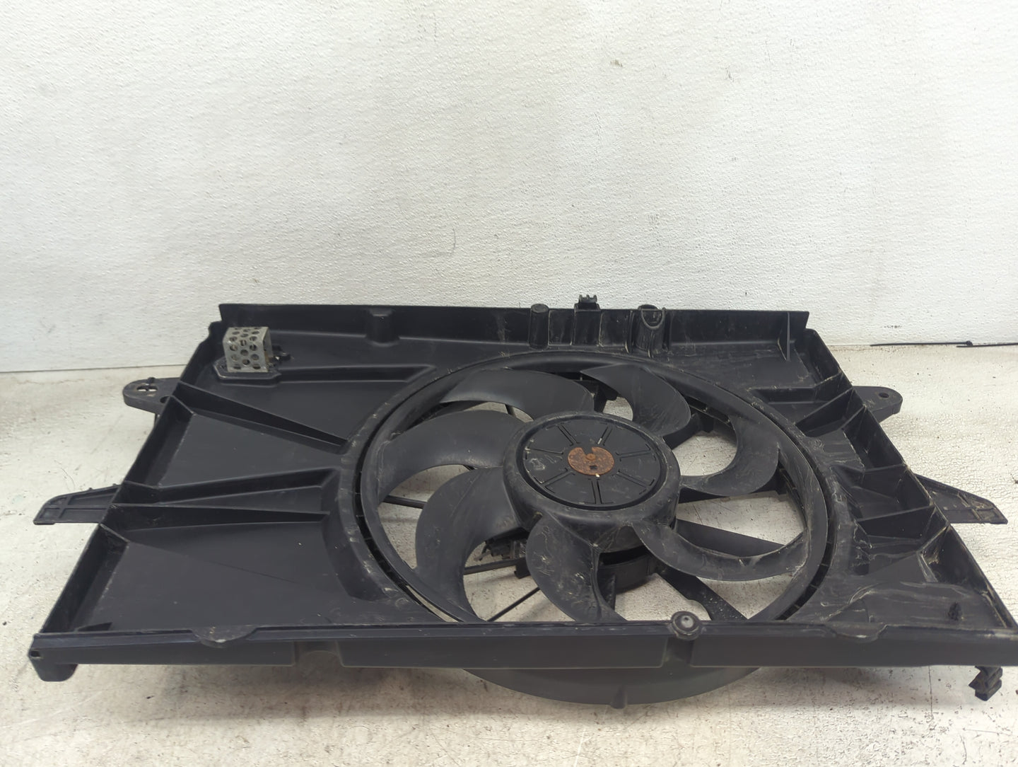 2012 Ford Fusion Electric Radiator Cooling Fan Motor Assembly Fits OEM Used Auto Parts - Oemusedautoparts1.com