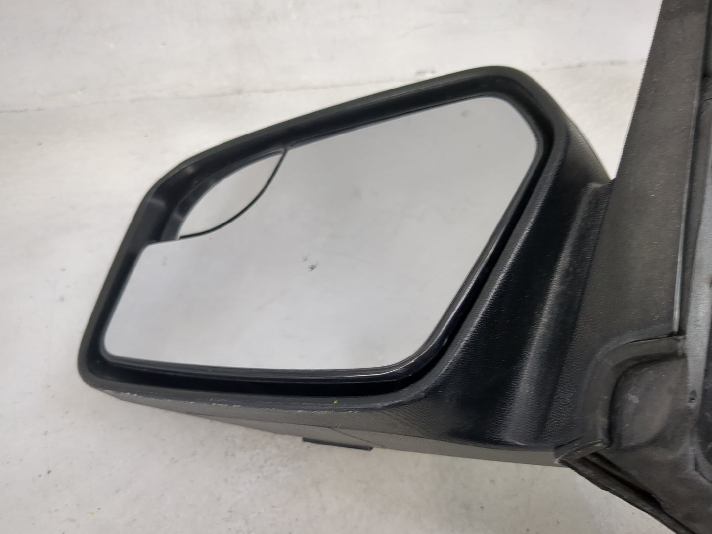 2011-2012 Ford Fusion Driver Side View Mirror - Left Door Mirror OEM Used - Oemusedautoparts1.com