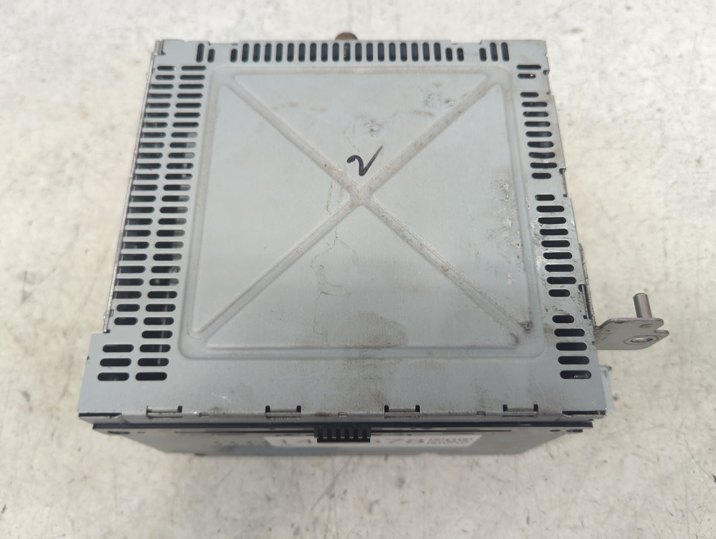 2010-2012 Ford Fusion Radio AM FM Cd Player Receiver Replacement P/N:BE5T-19C157-AB Fits Fits 2010 2011 2012 OEM Used Auto P