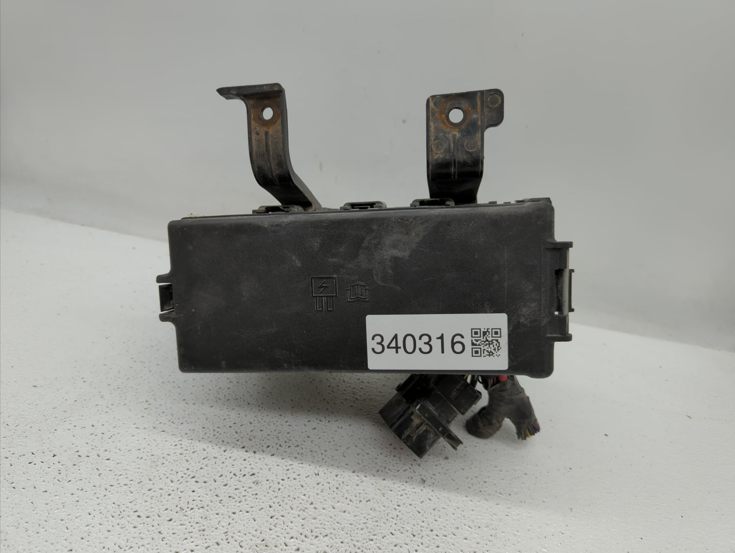 2010-2012 Ford Fusion Fusebox Fuse Box Panel Relay Module P/N:AE5T-14290-E 6E5T-14A003-AB, BE5T-14290-E Fits Fits 2010 2011 