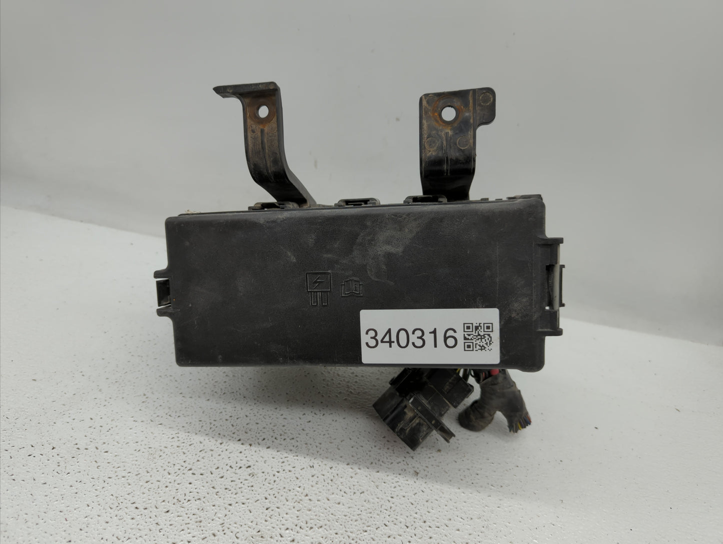 2010-2012 Ford Fusion Fusebox Fuse Box Panel Relay Module P/N:AE5T-14290-E 6E5T-14A003-AB, BE5T-14290-E Fits Fits 2010 2011 