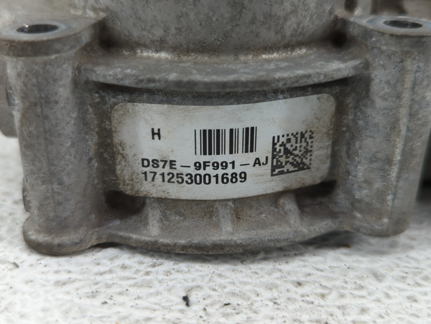 2010-2012 Ford Fusion Throttle Body P/N:9L8Z-A DS7Z-A, 9L8E-9F991-BC, DS7E-9F991-AK, DS7E-9F991-AJ Fits Fits 2009 2010 2011 
