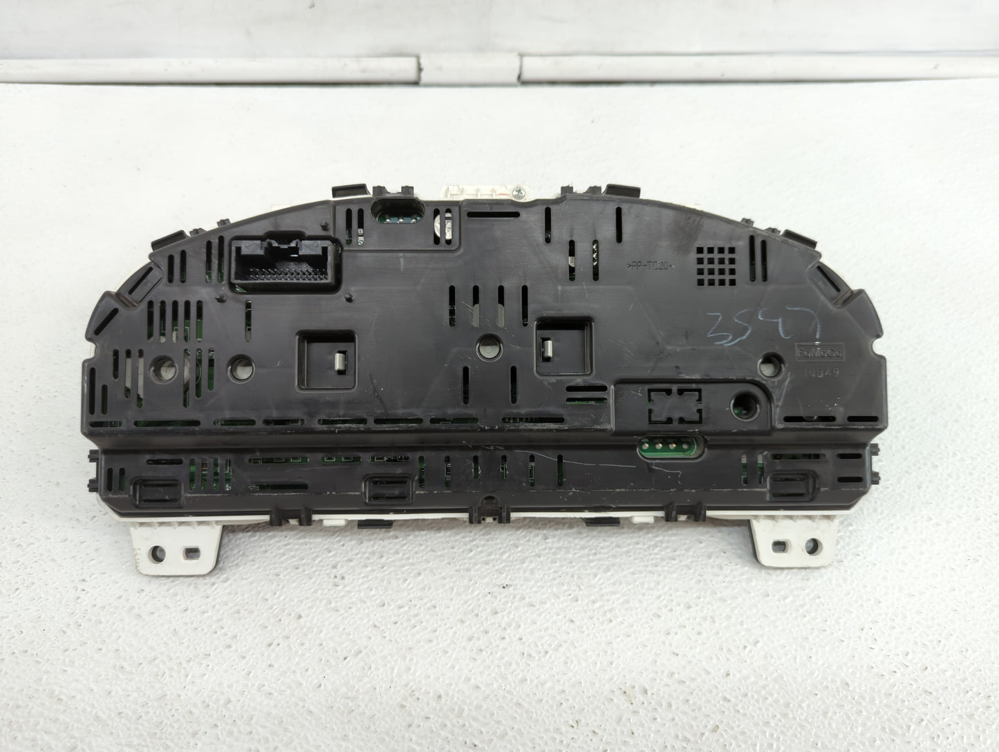 2011-2012 Ford Fusion Instrument Cluster Speedometer Gauges P/N:BE5T-10849-CD Fits Fits 2011 2012 OEM Used Auto Parts - Oemu