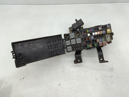 2010-2012 Ford Fusion Fusebox Fuse Box Panel Relay Module P/N:BE5T-14290-F 54-7146-30, 6E5T-14A003-AB Fits Fits 2010 2011 2012 OEM Used Auto Parts