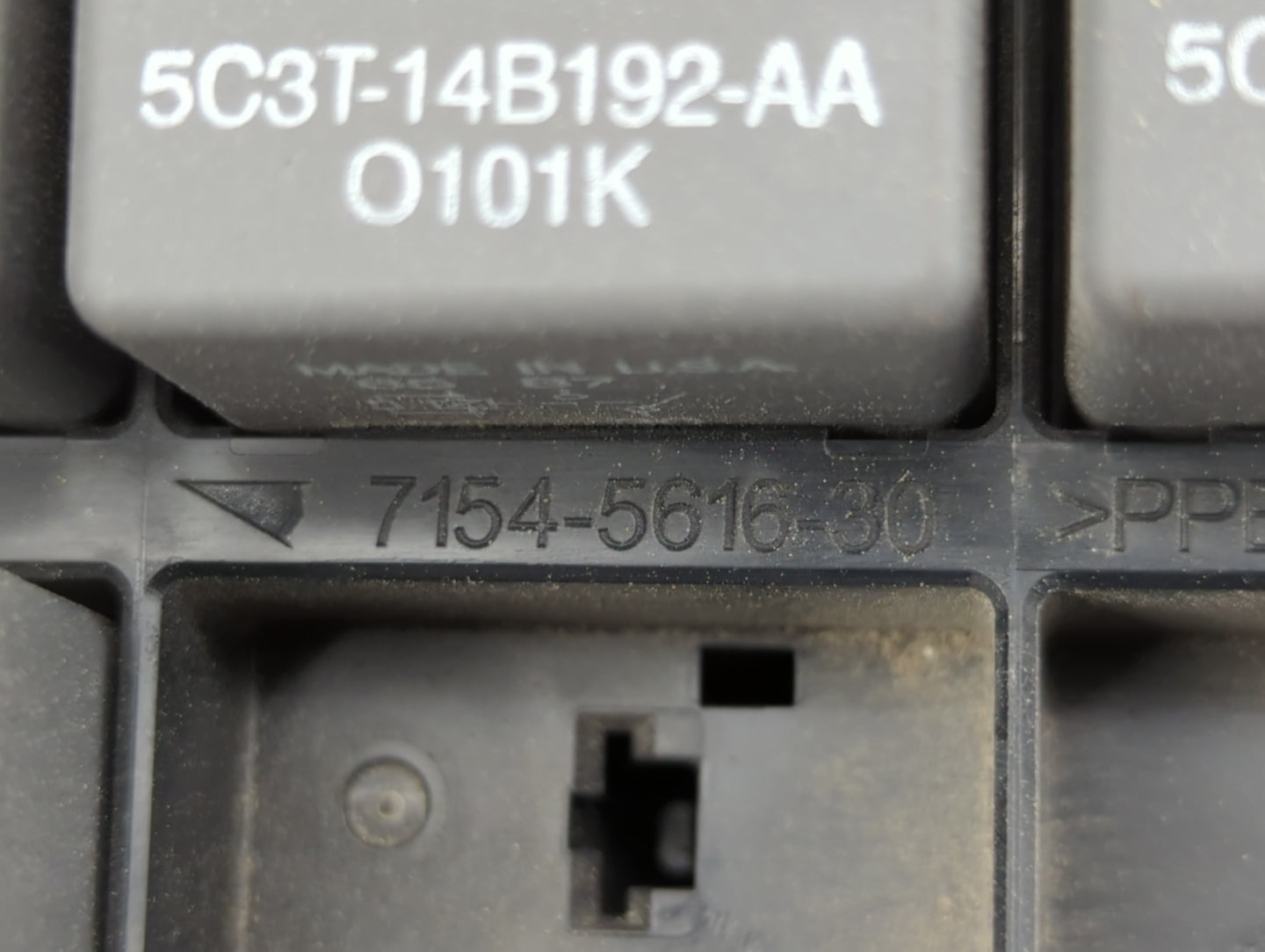 2010-2012 Ford Fusion Fusebox Fuse Box Panel Relay Module P/N:BE5T-14290-D BE5T-14290-F, 54-7146-30 Fits Fits 2010 2011 2012