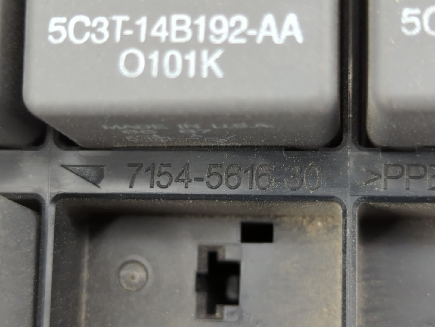 2010-2012 Ford Fusion Fusebox Fuse Box Panel Relay Module P/N:BE5T-14290-D BE5T-14290-F, 54-7146-30 Fits Fits 2010 2011 2012