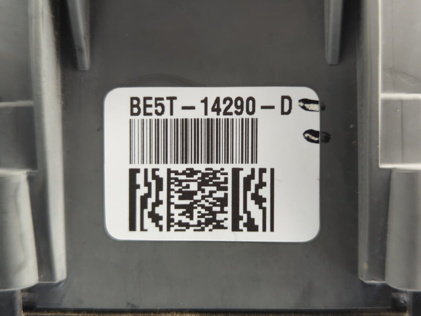 2010-2012 Ford Fusion Fusebox Fuse Box Panel Relay Module P/N:BE5T-14290-D BE5T-14290-F, 54-7146-30 Fits Fits 2010 2011 2012