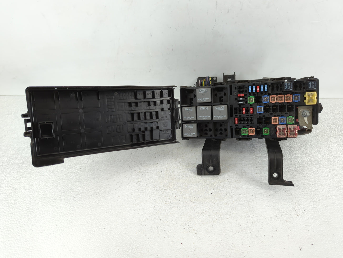 2010-2012 Ford Fusion Fusebox Fuse Box Panel Relay Module P/N:BE5T-14290-E Fits Fits 2010 2011 2012 OEM Used Auto Parts - Oe