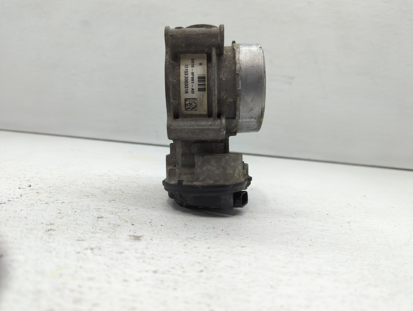 2010-2012 Ford Fusion Throttle Body P/N:2D12198-060 Fits Fits 2009 2010 2011 2012 OEM Used Auto Parts - Oemusedautoparts1.co