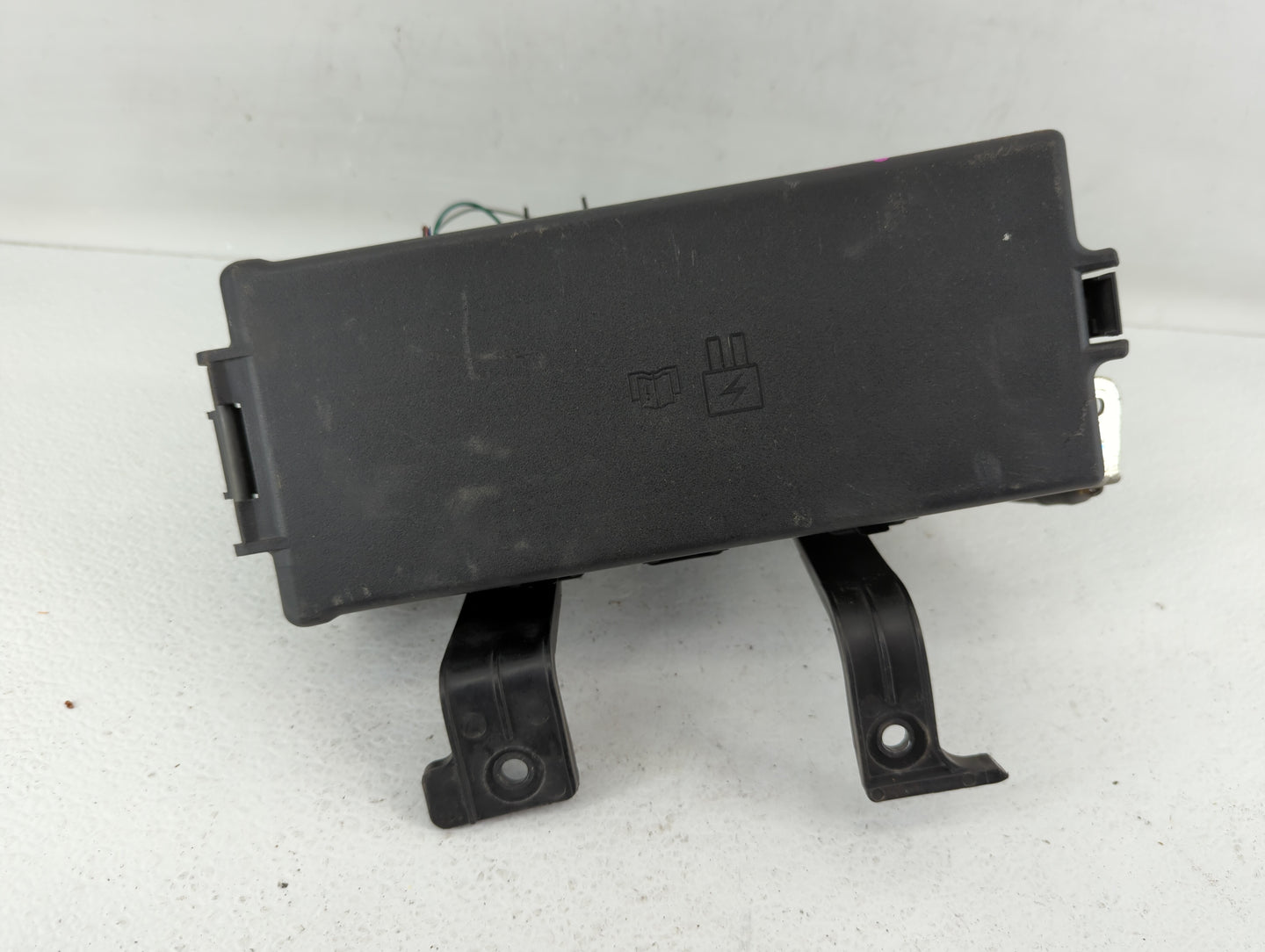 2010-2012 Ford Fusion Fusebox Fuse Box Panel Relay Module P/N:BE5T-14290-E Fits Fits 2010 2011 2012 OEM Used Auto Parts - Oe
