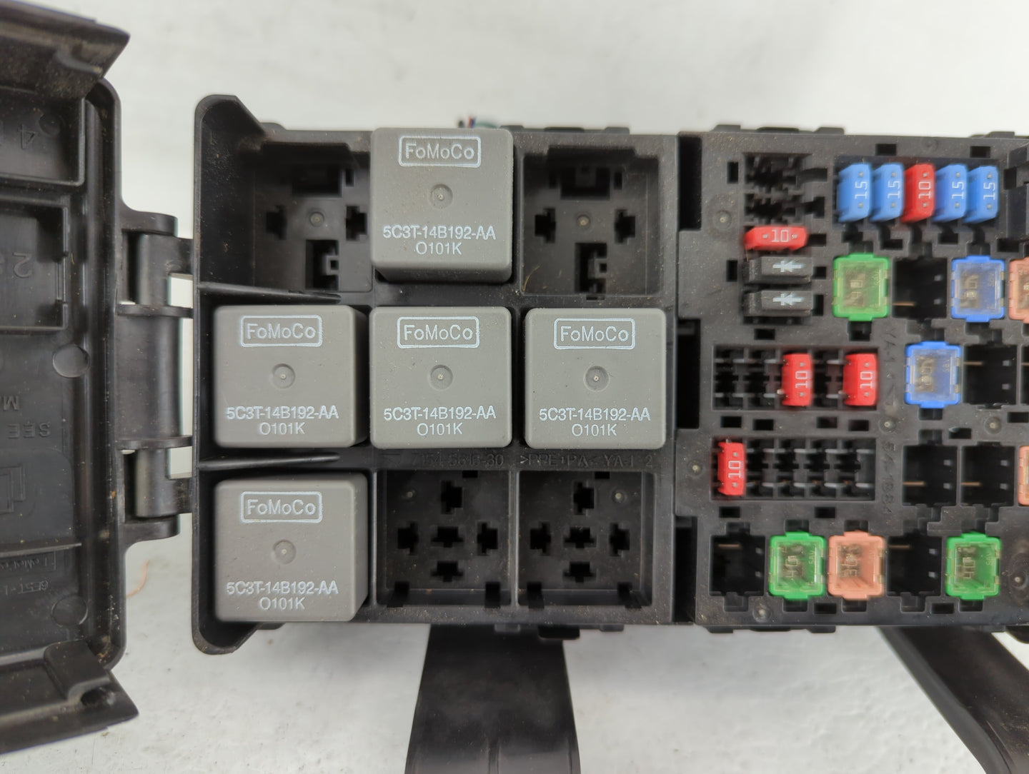 2010-2012 Ford Fusion Fusebox Fuse Box Panel Relay Module P/N:BE5T-14290-E Fits Fits 2010 2011 2012 OEM Used Auto Parts - Oe