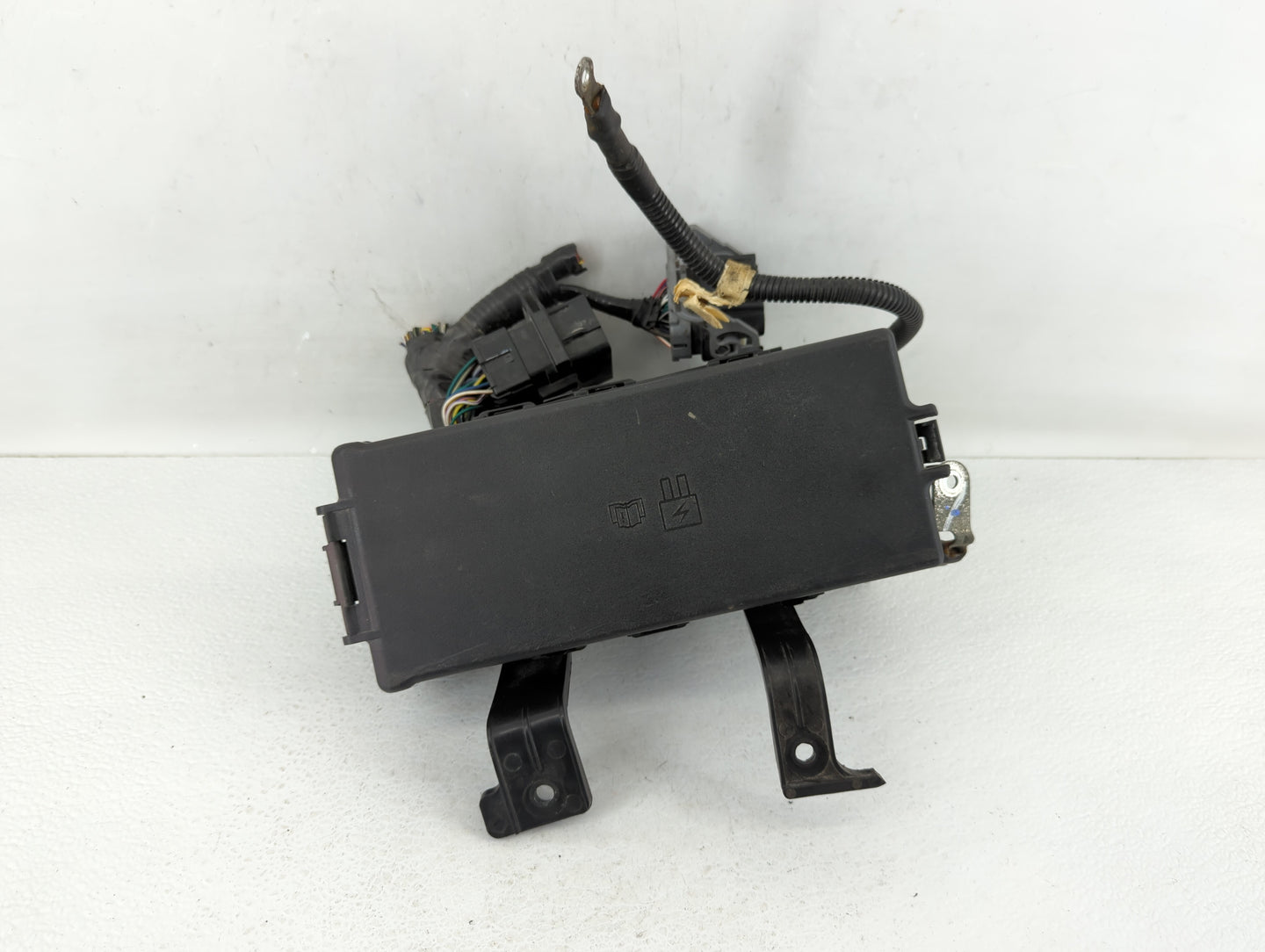 2010-2012 Ford Fusion Fusebox Fuse Box Panel Relay Module P/N:7E5T-14A003-BA Fits Fits 2010 2011 2012 OEM Used Auto Parts - 