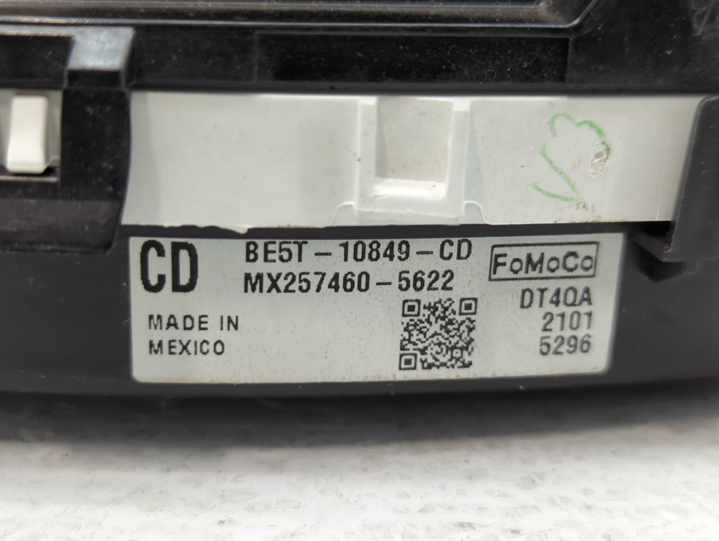 2011-2012 Ford Fusion Instrument Cluster Speedometer Gauges P/N:BE5T-10849-CD Fits Fits 2011 2012 OEM Used Auto Parts - Oemu