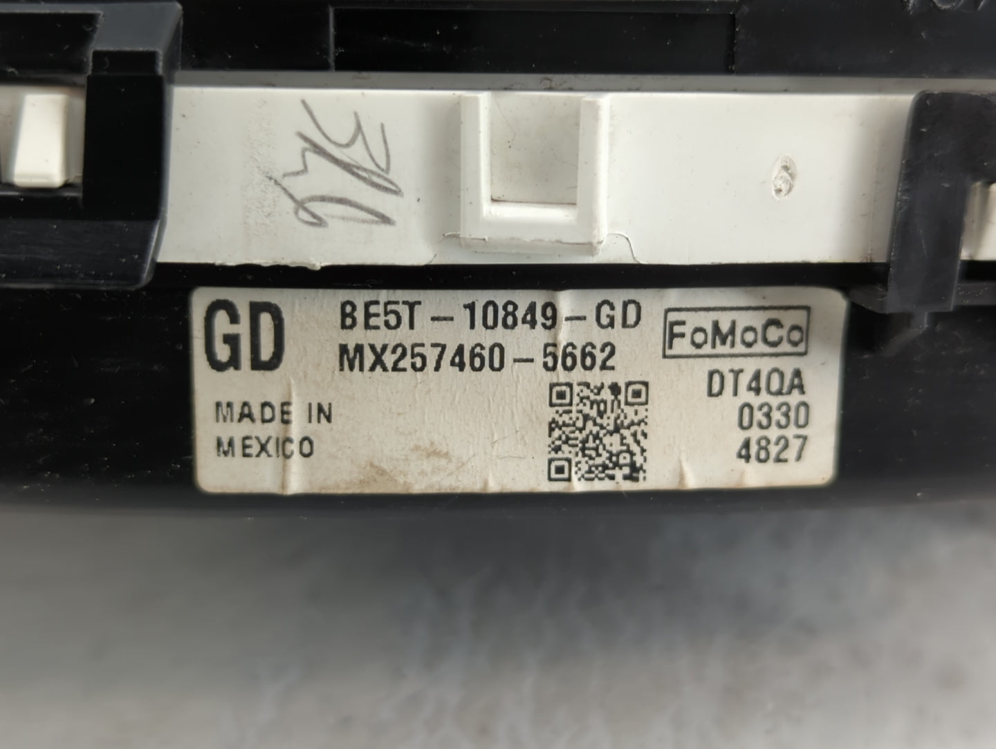 2011-2012 Ford Fusion Instrument Cluster Speedometer Gauges P/N:BE5T-10849-ED BE5T-10849-GD Fits Fits 2011 2012 OEM Used Aut
