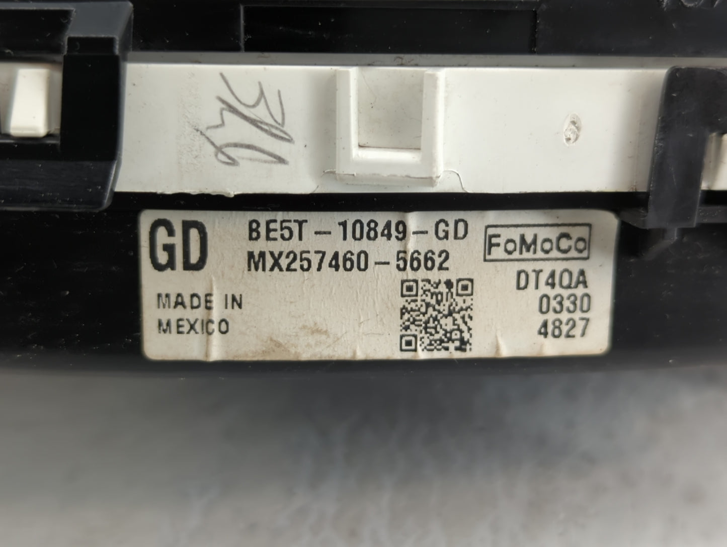 2011-2012 Ford Fusion Instrument Cluster Speedometer Gauges P/N:BE5T-10849-ED BE5T-10849-GD Fits Fits 2011 2012 OEM Used Aut